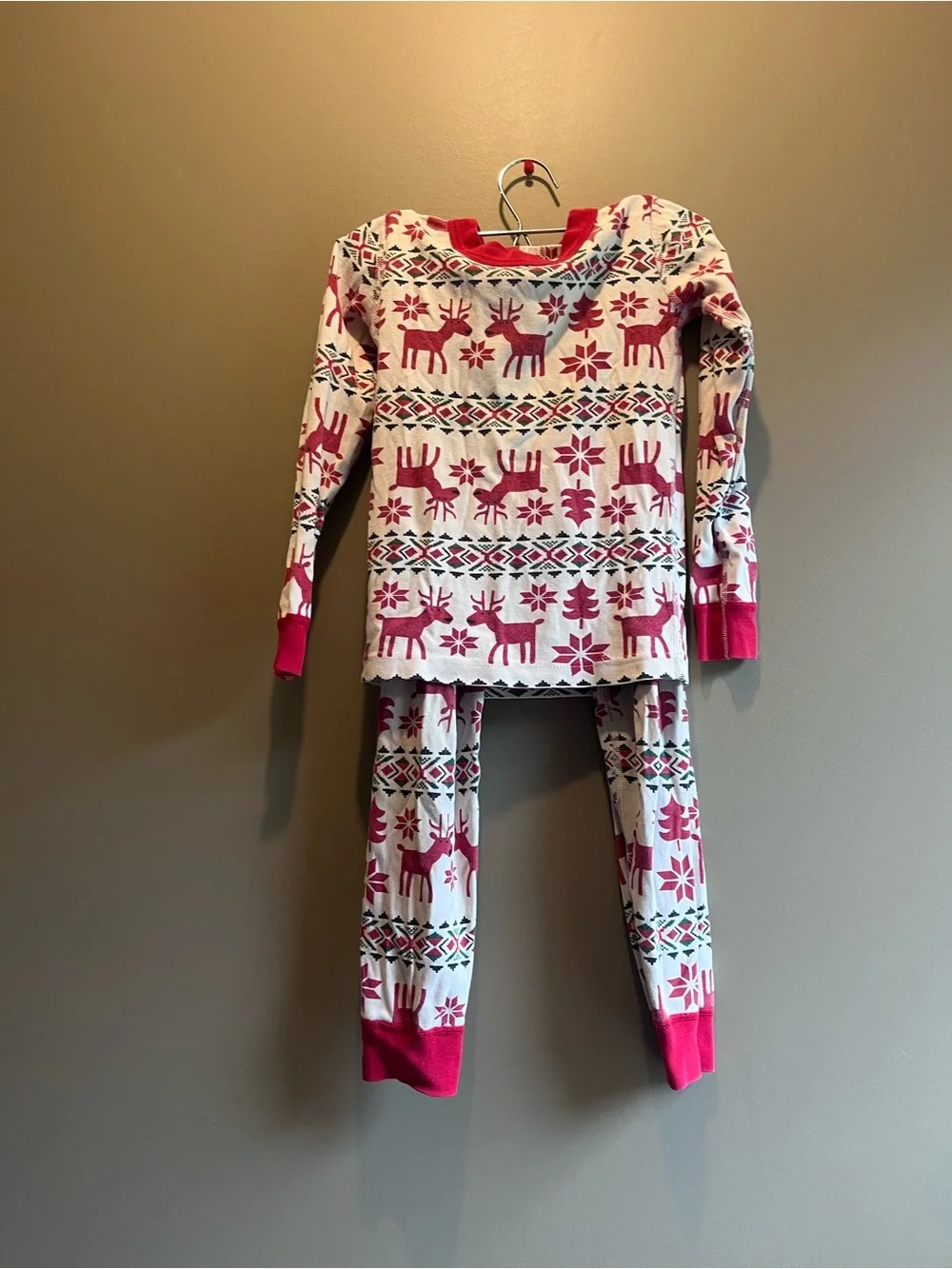 Hanna Andersson White and Red Reindeer Print Christmas Pajama Set kids 6-7 120cm
